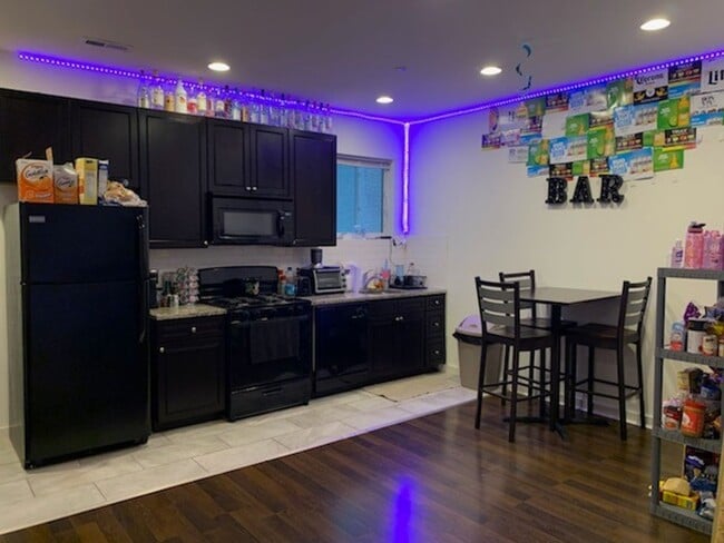 Photo - Temple Area Bedrooms for Rent Apartment