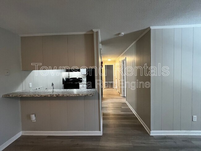 Building Photo - 5853 Century Oaks Dr