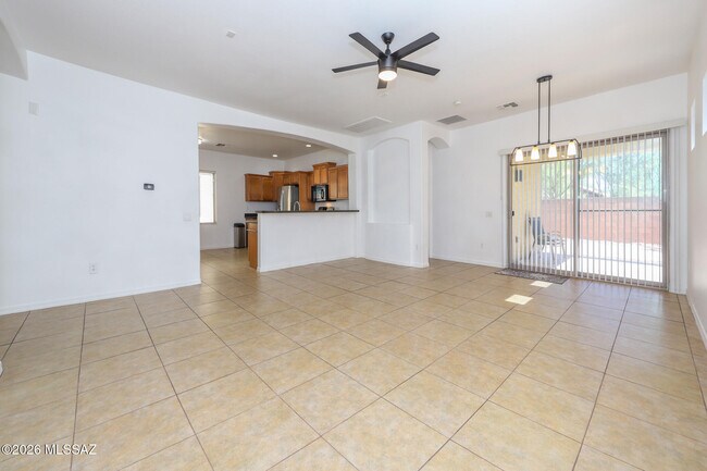 Foto del edificio - 10401 Yew Pl