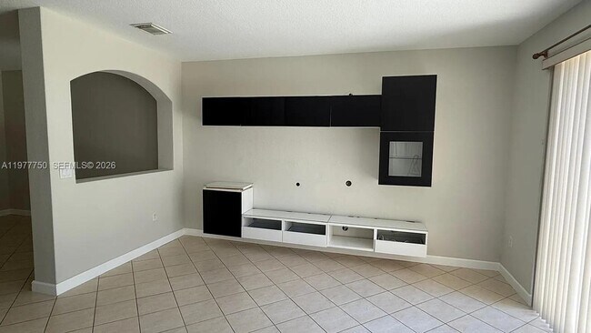 Building Photo - 7655 NW 116th Ave