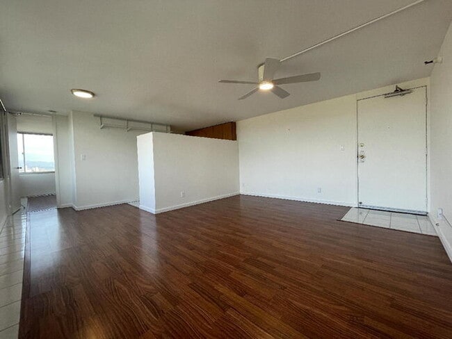 Building Photo - To register for the showing time below, note the 4 digit code: 6000 and click "APPLY NOW."(mobile...