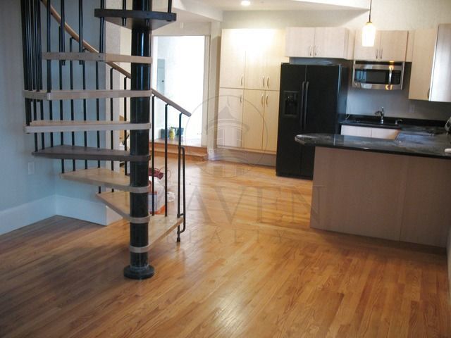 Building Photo - 231 Holland St