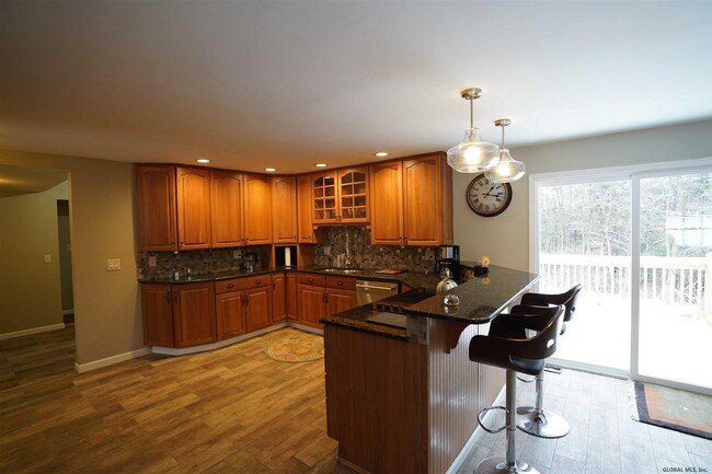 Foto del edificio - 308 Golden Hill Rd