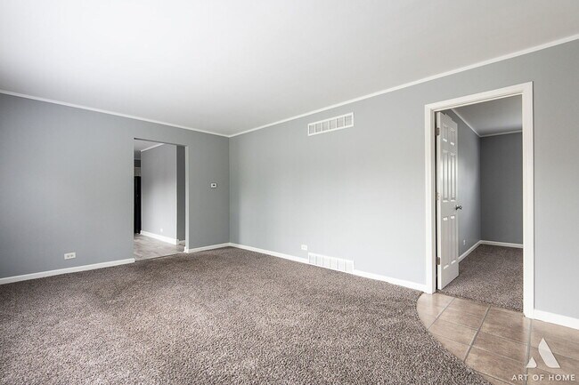 Building Photo - 10600 Mayfield Ave