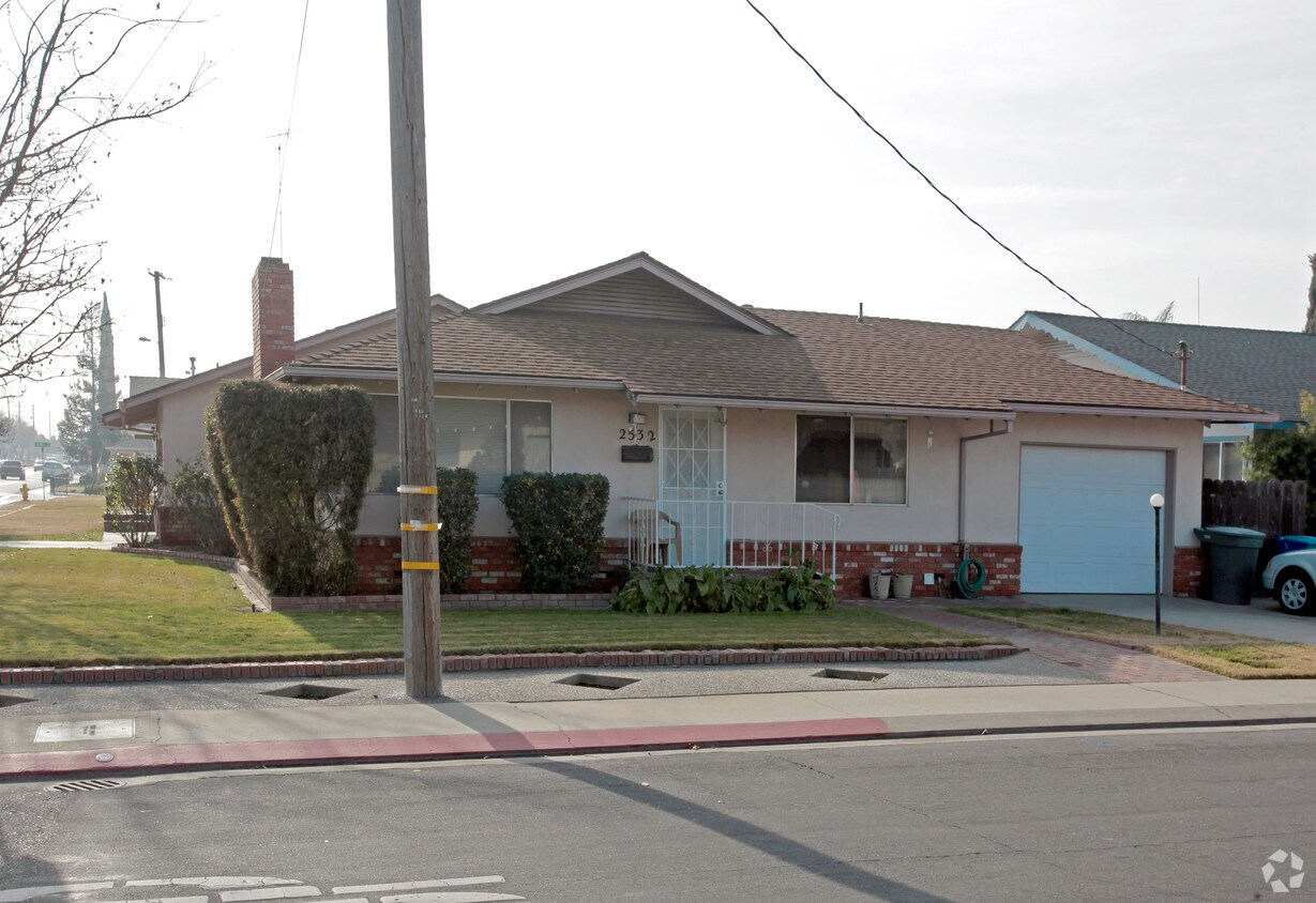 Building Photo - 2532 Leslie Ln