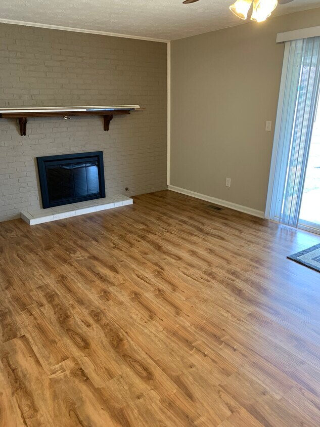 Foto principal - 3461 Village Green Dr