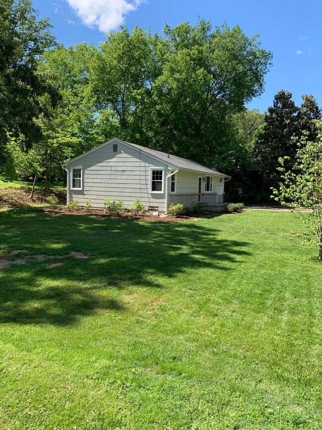 Building Photo - City of Maryville, 3 bedroom near parks an...