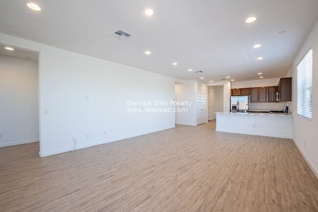 Foto del edificio - 9348 W Glenrosa Ave