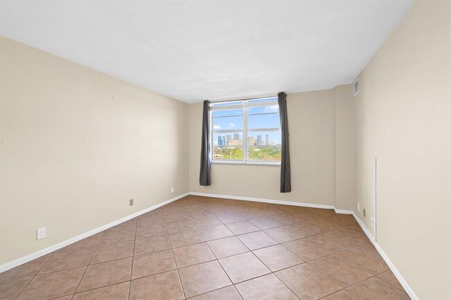 Foto del edificio - 1625 SE 10th Ave
