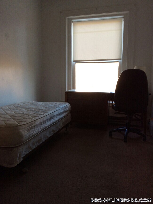 Foto del edificio - 1077 Beacon St
