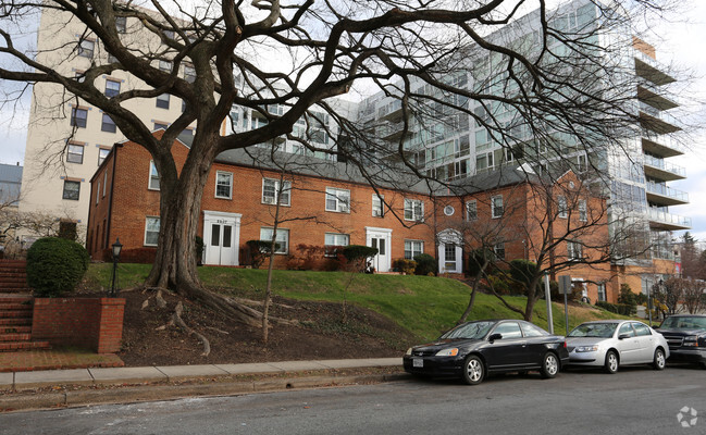 Bradley Terrace Apartments - Bradley Terrace Apartments & Townhomes