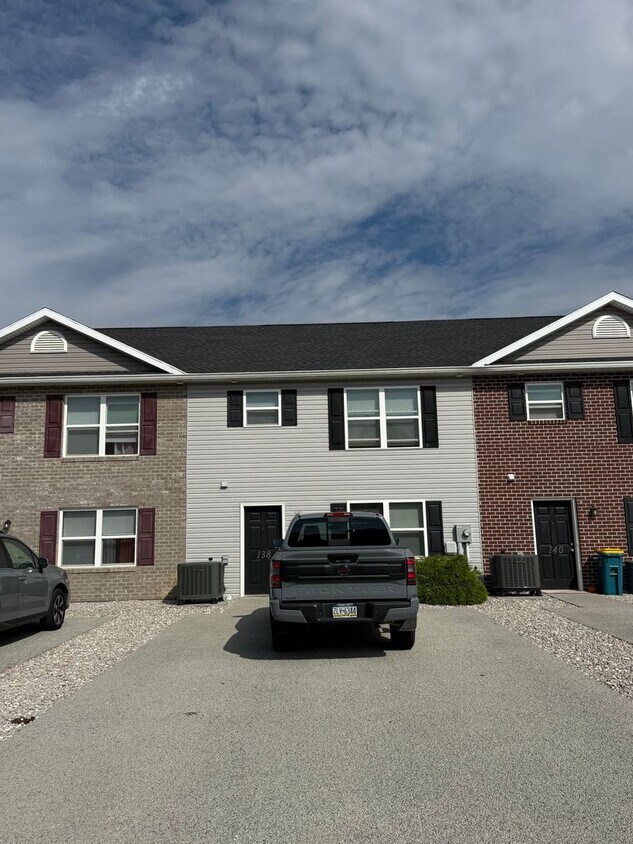 Building Photo - 138 Delano Dr