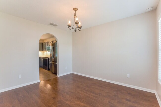 Foto del edificio - 7545 Sloewood Dr