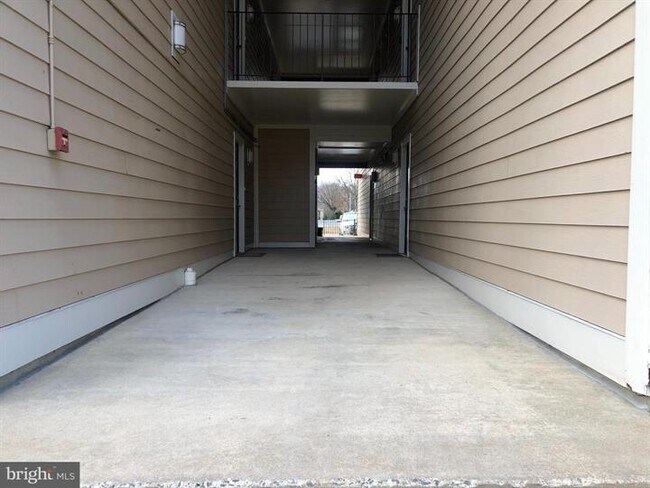 Building Photo - 18003 Cloppers Mill Terrace