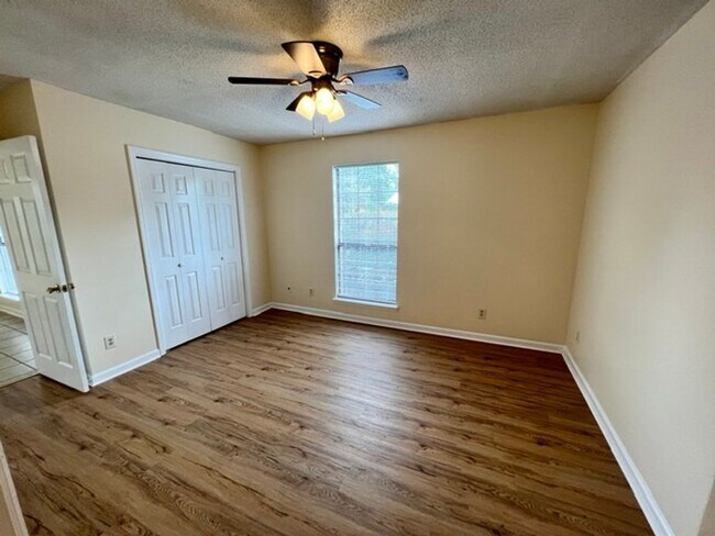Building Photo - 3x2 Cottage Style Duplex, South Murfreesboro