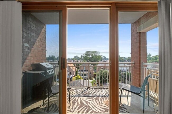 Building Photo - 2 bedroom in Chicago IL 60707