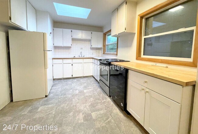 Foto del edificio - 3 br, 2 bath House - 5075 SW Fairmount Dr.