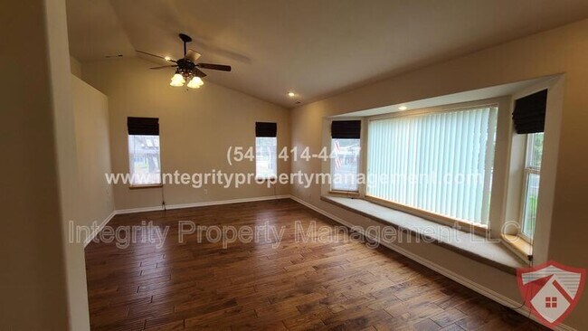 Building Photo - 270 Stonebrook Way