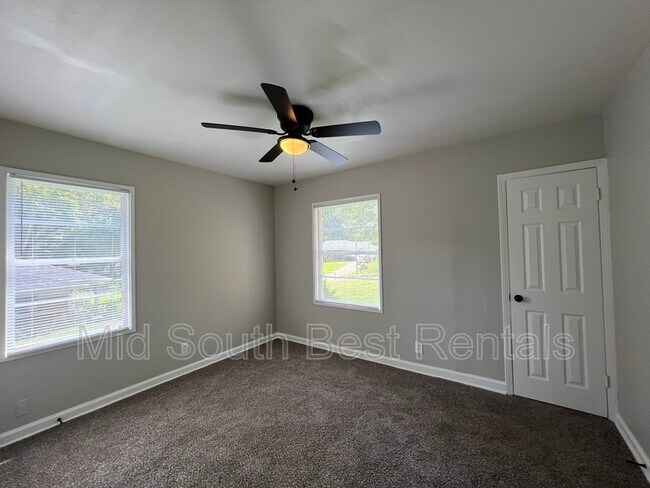 Building Photo - 1352 Haywood Ave