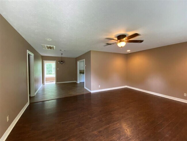 Building Photo - 804 5th St