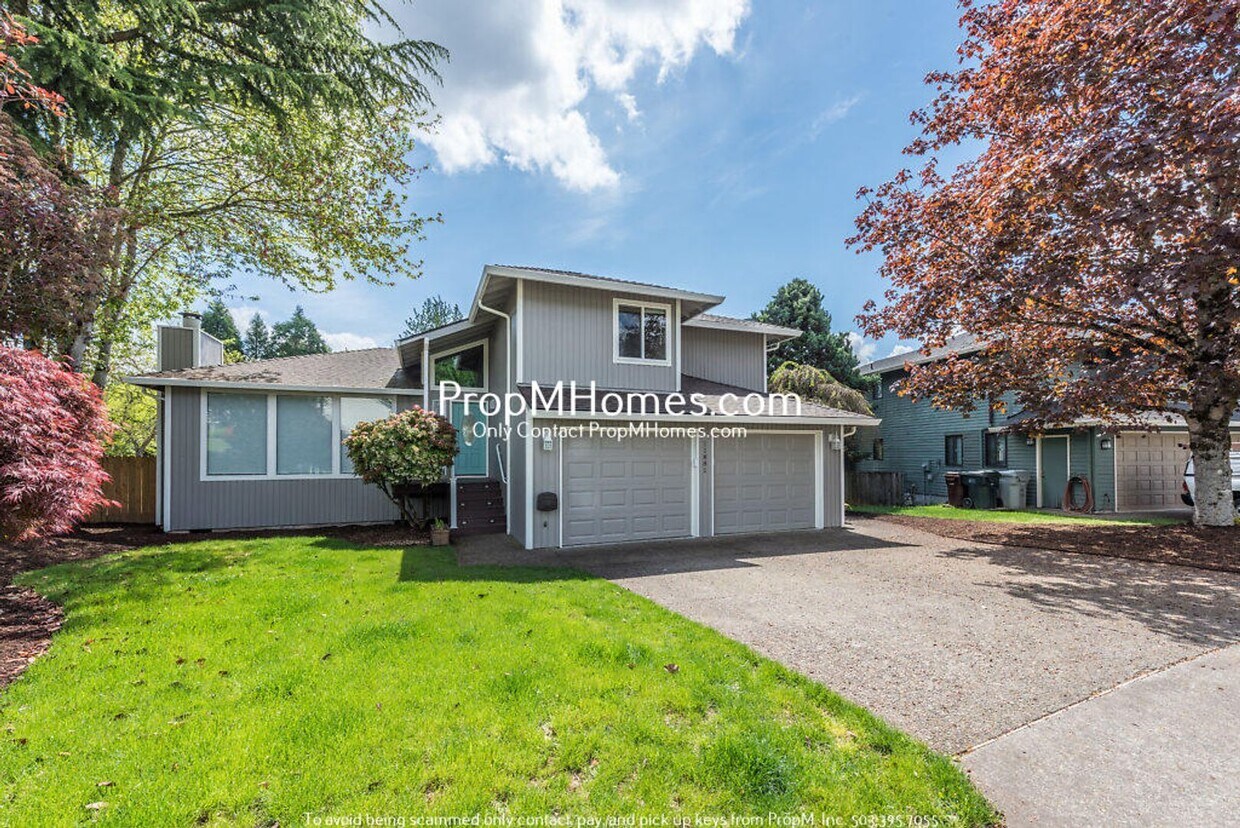 Primary Photo - Spacious 3 Bedroom Home in Happy Valley - ...