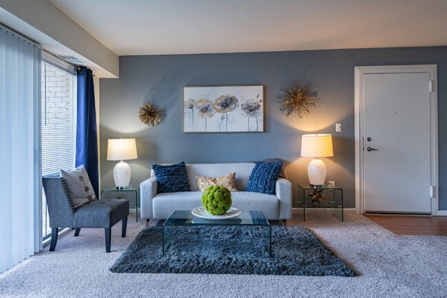 Building Photo - Parke Laurel Apartment Homes
