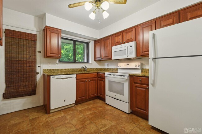 Building Photo - 323 Gill Ln