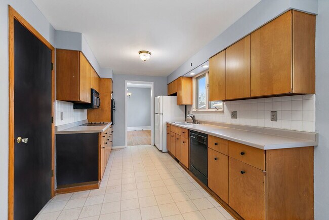 Building Photo - 126 Park Ave