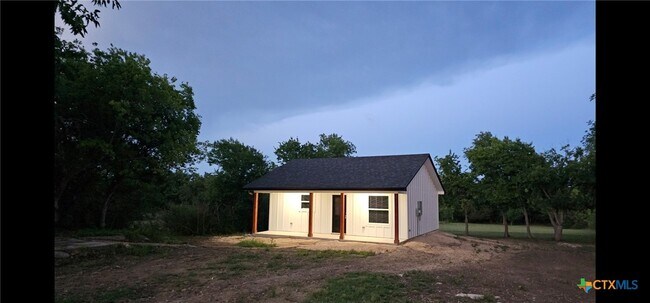 Foto del edificio - 3705 Dogwood Ln