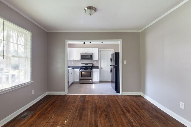 Foto del edificio - Charming Renovated Bungalow in Grove Park ...