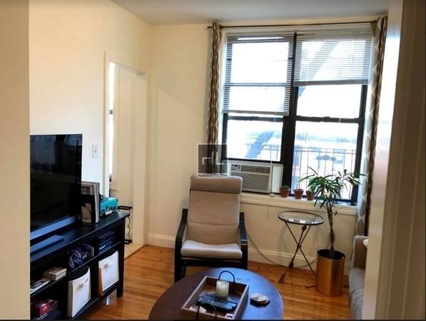 Building Photo - 301 W 22nd St