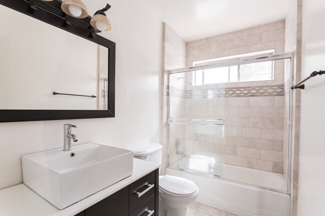 Interior Photo - 725 Hayworth Apartments