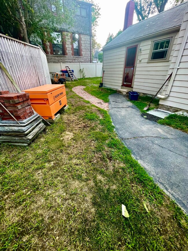 Yard - 25 7th St