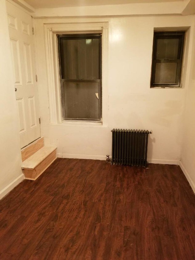 Building Photo - 487 Putnam Ave