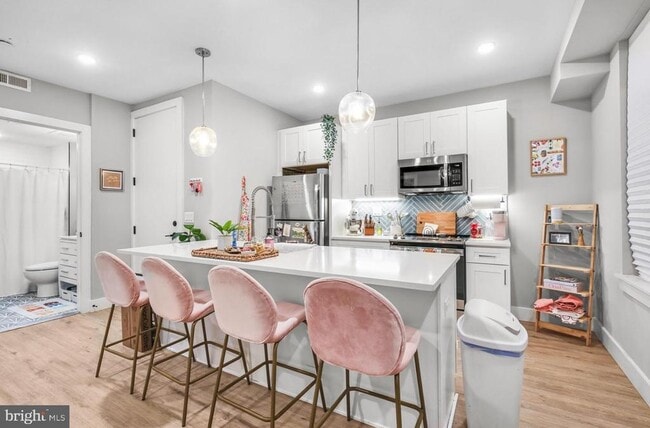 Building Photo - 1144 Frankford Ave