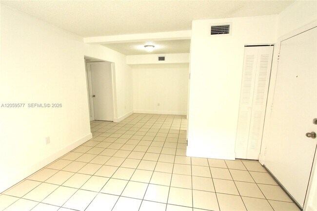 Foto del edificio - 650 NW 114th Ave
