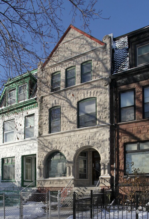 Primary Photo - 3644 S King Dr