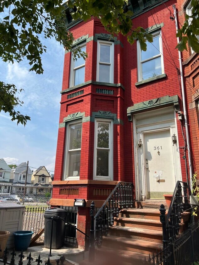 361 Bergen Ave Unit 1, Jersey City, NJ 07304 Condo for Rent in Jersey City, NJ
