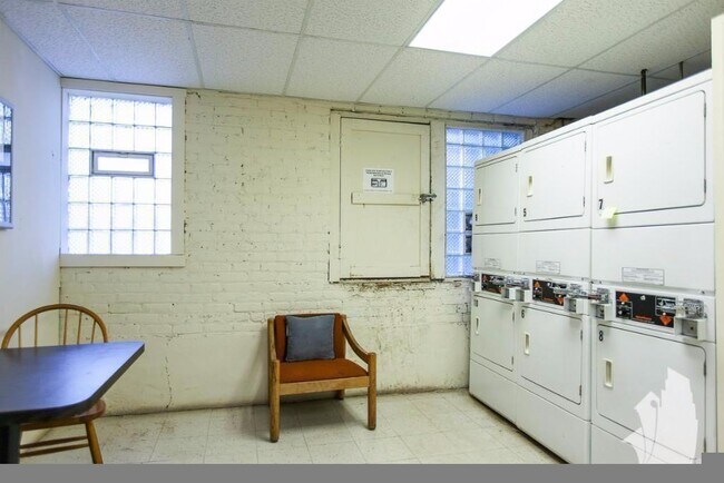 Foto del edificio - 4031 N Kenmore Ave