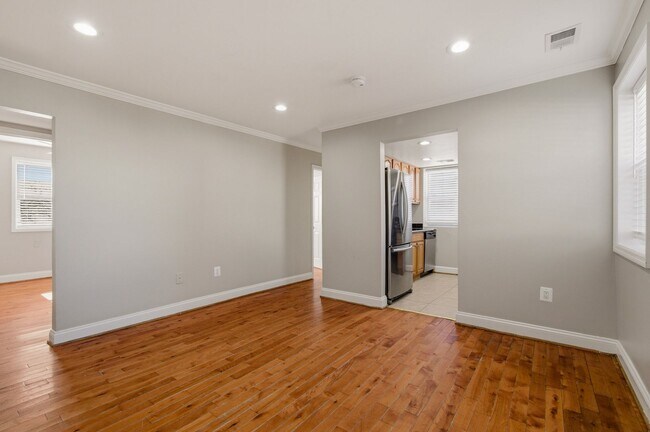 Foto del edificio - Congress Heights Three Bedroom W/Washer & Dryer In Unit!