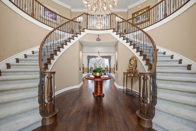 Building Photo - Exquisite Luxury Living in the Moorpark Country Club Estates