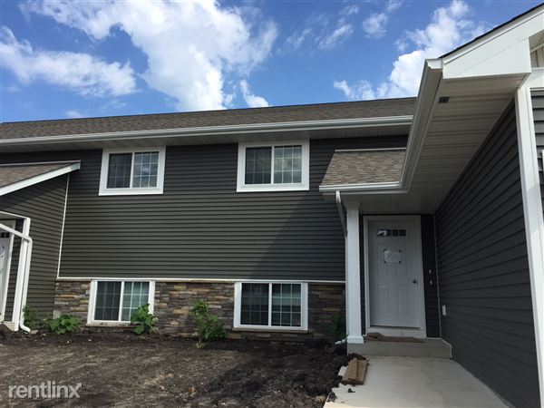 Building Photo - 216 Skylark Dr