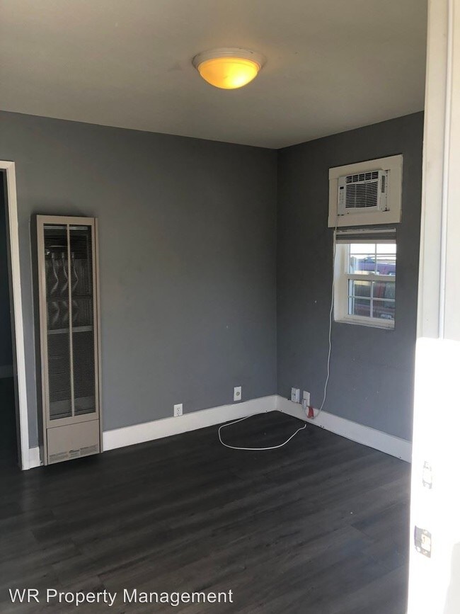 Building Photo - 3 br, 1 bath House - 645 Indiana Ave