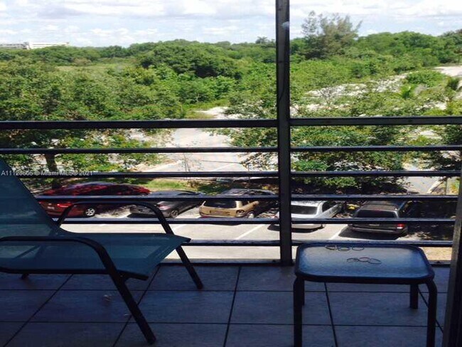 Foto del edificio - 4121 Stirling Rd