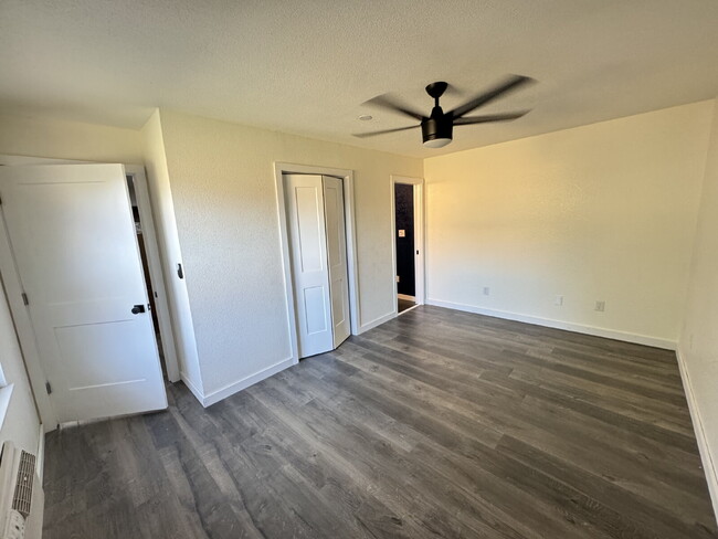 Building Photo - 2/2 Updated house!!
