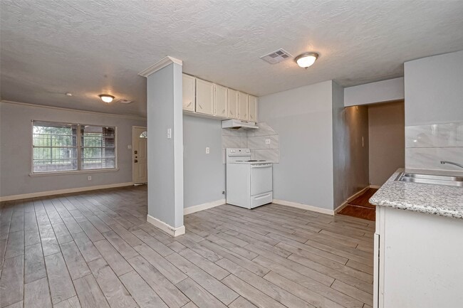 Foto del edificio - 5431 Willow Glen Dr