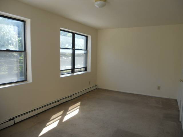 Building Photo - 73 E Shore Rd