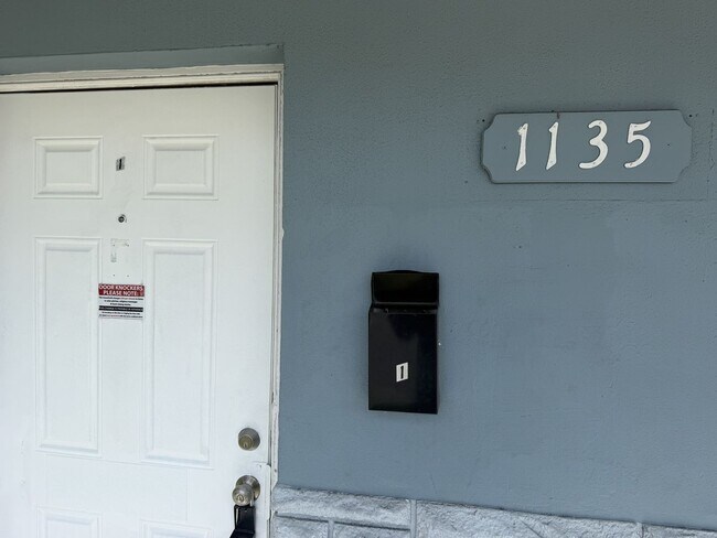 Foto del edificio - 1135 NW 7th Ave