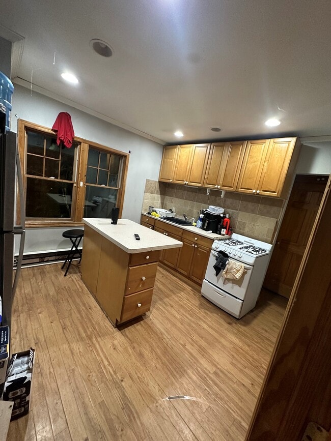 Building Photo - 8 Delano Grove