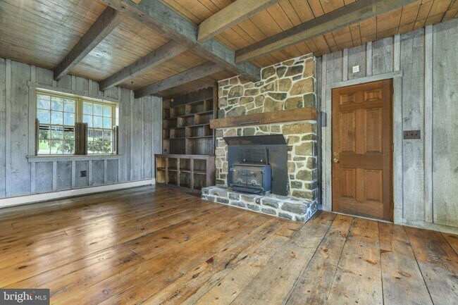 Building Photo - 335 Monocacy Hill Rd